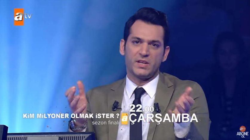 2011 de yapılan bir çalışmaya göre hangi ünlü yapının çıplak gözle görülür bir şekilde eğiliyor olduğu açıklanmıştır?