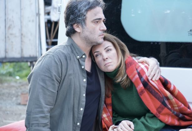 Kalbimdeki Deniz 3 Şubat Çalan Şarkı ve Sözleri-Kutsi-Sadece Sarıl Boynuma