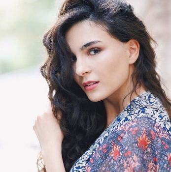 Yasak Elma Hira Kimdir? Gerçek Adı, Oynadığı Diziler