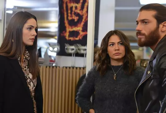 Erkenci Kuş 21. Bölüm Kıyafetleri