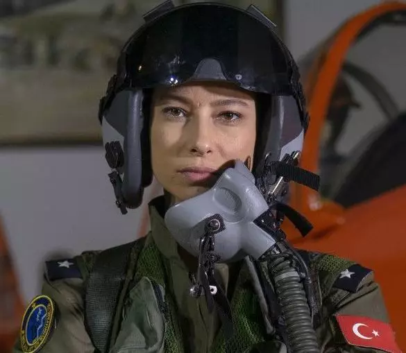 Savaşçı Üsteğmen Funda Kimdir? Hangi Dizilerde Oynadı?