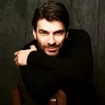 ÖZGÜR ÖZBERK GÜNLÜK DİZİ YARALI KUŞLAR’DA BAŞROL OLDU!